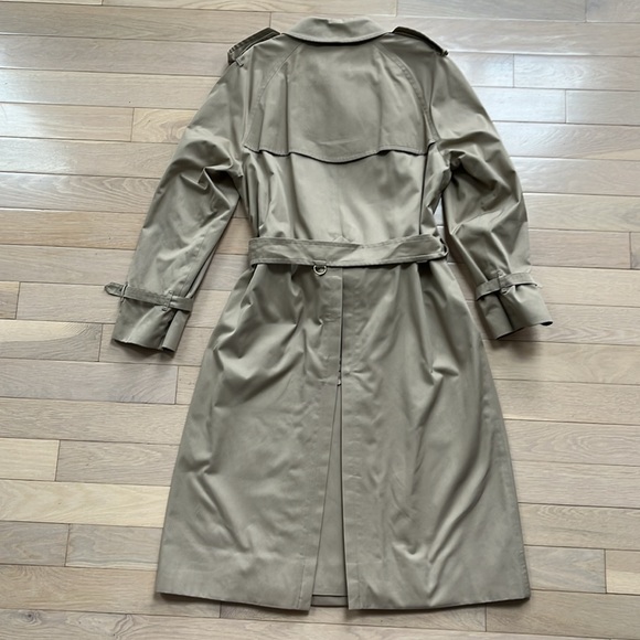 Burberry Nova Check Pattern Trench Coat
Size: US: 42 Euro: 54 Long King - Picture 5 of 16